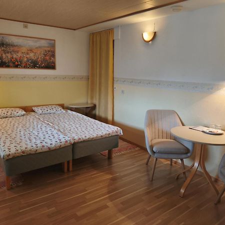 Paerna Guesthouse & Apartments Kuressaare Eksteriør bilde