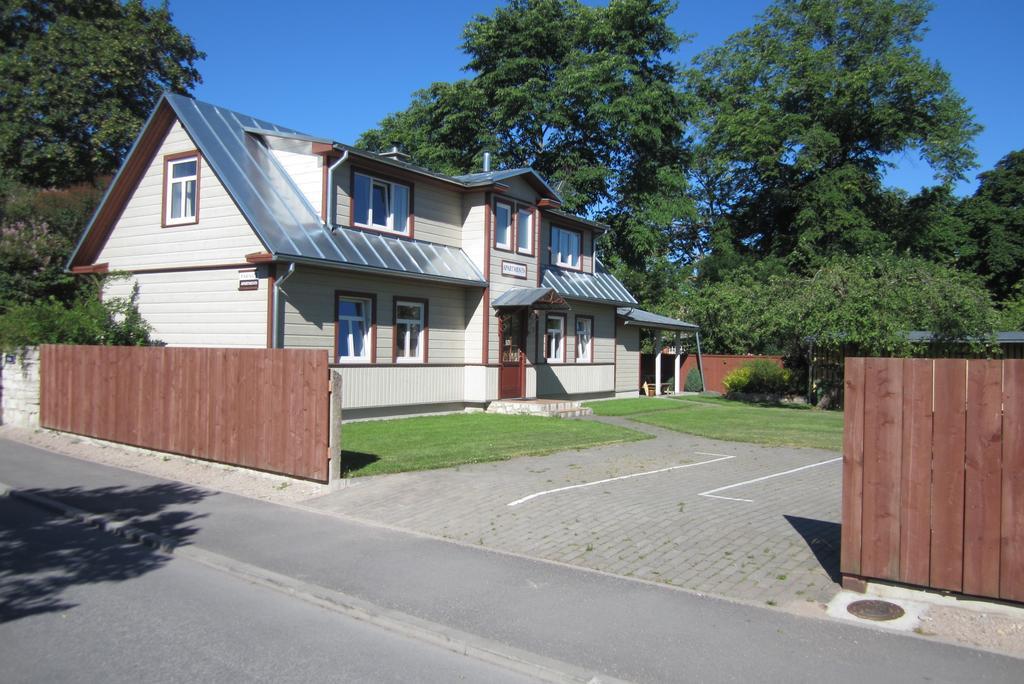 Paerna Guesthouse & Apartments Kuressaare Rom bilde