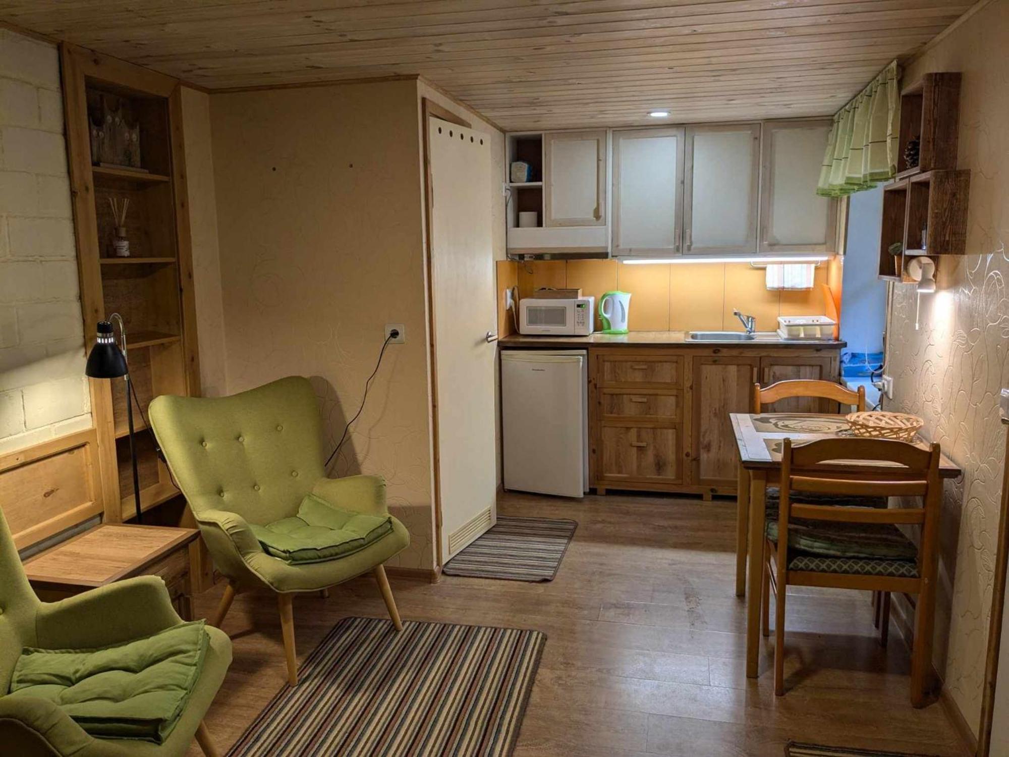Paerna Guesthouse & Apartments Kuressaare Eksteriør bilde